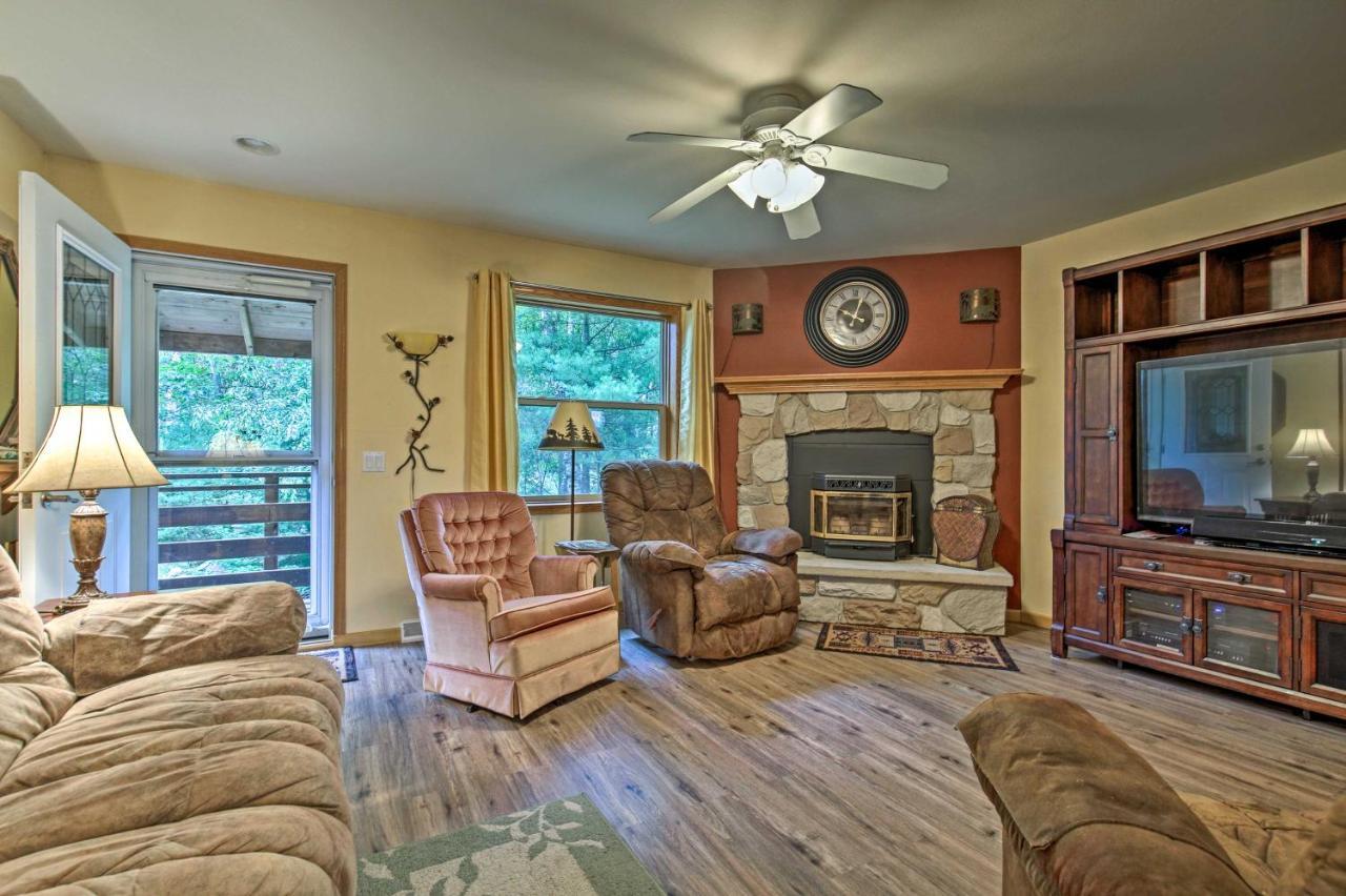 Lakefront Family Getaway With Private Deck And Dock! Conover Exterior photo