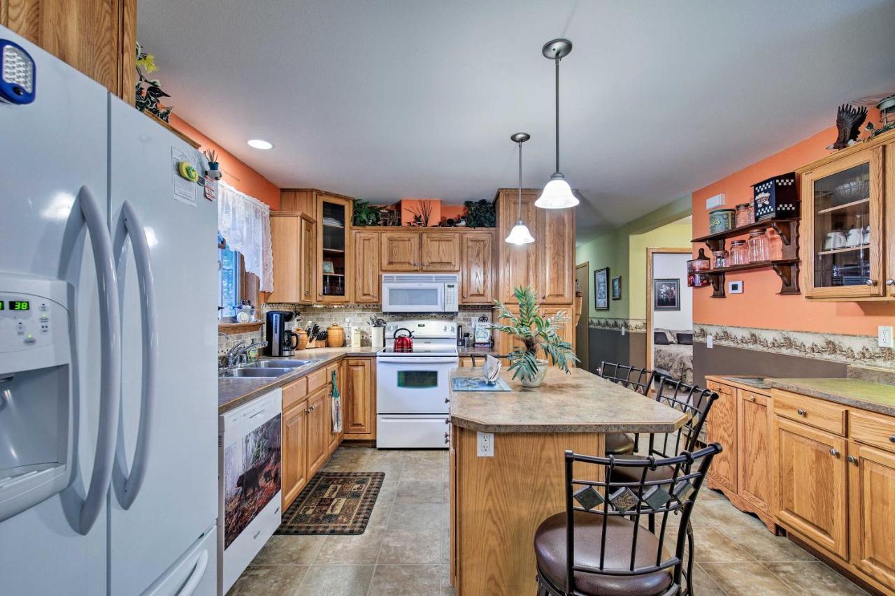 Lakefront Family Getaway With Private Deck And Dock! Conover Exterior photo
